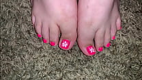 cum on sexy gf light pink feet and toes min Konulu Porno
