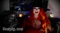 wicked witch on cam chatting up fans min Konulu Porno