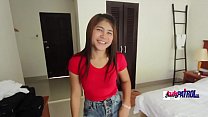 smiling thai babe gets foreign penis min Konulu Porno