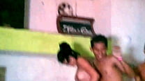 shot bar naked women min Konulu Porno