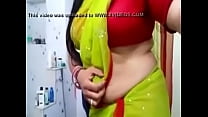 Desi bhabhi hot side boobs and tummy view in bl... Konulu Porno