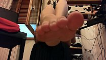 nicoletta and her beautiful big feet here for you on your face min Konulu Porno