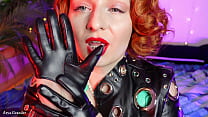 sexy short leather gloves - hot MILF teasing AS... Konulu Porno