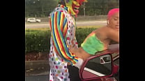 Gibby The Clown fucks Jasamine Banks outside in... Konulu Porno