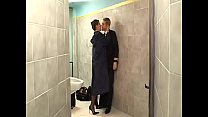 brunette airhostess alyson ray is sucking pilot s cock on her knees blowing the pilot min Konulu Porno