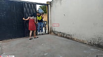 GAS DELIVERYER IS TAKEN BY THE MARRIED CLIENT A... Konulu Porno