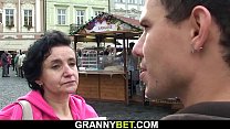 Hairy pussy granny tourist screwed on the floor Konulu Porno