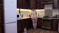 Naked BBW with a juicy PAWG loves to cook dinne... Konulu Porno