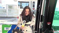 Rescued woman on gas station pay the price with... Konulu Porno