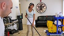 BANGBROS - The new cleaning lady swallows a load! Konulu Porno