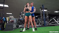 working out by lifting cock reality kings min Konulu Porno