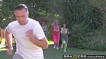 Brazzers - Brazzers Exxtra - Chasing That Big D... Konulu Porno