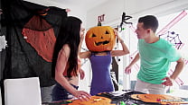stepmom s head stucked in halloween pumpkin stepson helps with his big dick tia cyrus johnny min Konulu Porno