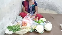 Desi girl scolded a vegetable buyer selling veg... Konulu Porno