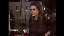 Anne Hathaway in her infamous see-through top Konulu Porno