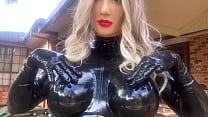 living rubber doll playing with big latex boobs sec Konulu Porno