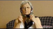 OmaHoteL Horny Grandma Toying Her Hairy Pussy Konulu Porno