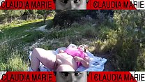having a picnic in the field a little bit of the fat girl s pussy there is nothing that makes him worse than cumming in the open air min Konulu Porno