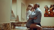 lady boss jessa rhodes saw her secret lover in a local bar and started an awesome rough sex with him inside the bathroom min Konulu Porno