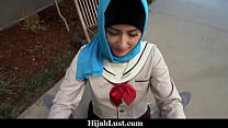hot arab babe been watching porn and now feels ready to go all the way with he guy hijablust min Konulu Porno