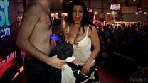 sonia adora ser fodida em palco big titted slut loves to fuck in public min Konulu Porno