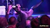 Blonde loves doing live shows Konulu Porno