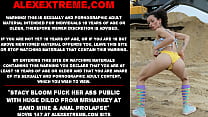 Stacy Bloom fuck her ass public with huge dildo... Konulu Porno