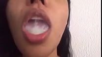 Brunette swallowing cum (swallowing my cum) Konulu Porno