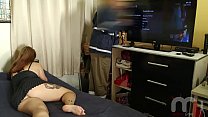 Seducing the cable TV technician. Konulu Porno