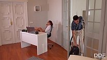 Rose Valerie's Anal Office Cleaning With Kai Ta... Konulu Porno