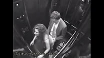 Fucking in the elevator Konulu Porno