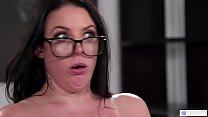 GIRLSWAY - Kira Noir teaching an annoying comme... Konulu Porno