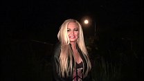 Hot blonde girl decides to go to a public gang ... Konulu Porno
