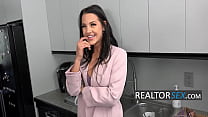 Real Estate Agent Evelin Persuades RICH Client ... Konulu Porno