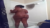 hood chick bathtub scene min Konulu Porno