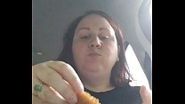 chubby bbw eats in car while getting hit on by stranger min Konulu Porno