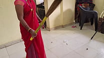 desi bhabhi fucks with her boss while sweeping min Konulu Porno