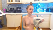 gorgeous woman gets naked in camslut sec Konulu Porno