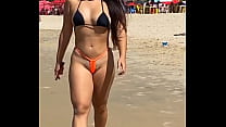 Corno lets his wife walk on the beach in a micr... Konulu Porno
