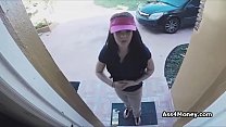 Pizza delivery girl fucks for cash on video Konulu Porno