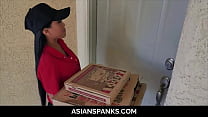 gamer boys teases a tiny pizza s girl min Konulu Porno