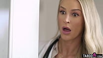 Hot blonde doctor Emma Hix finds a patient jerk... Konulu Porno