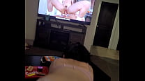 Teen bouncing on dick while watching porn Konulu Porno