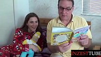  step daddy reads daughter a bedtime story min Konulu Porno
