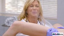 Unaware doctor gets squirted in her face Konulu Porno