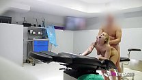Doctor love fucks his patient while her husband... Konulu Porno