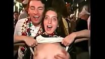 mardi gras big boobs grope sec Konulu Porno
