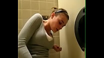 Quickly cum in the toilet Konulu Porno