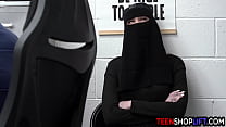 Muslim teen Delilah Day stole lingerie but got ... Konulu Porno