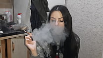 My fetish girlfriend smokes and watches me have... Konulu Porno